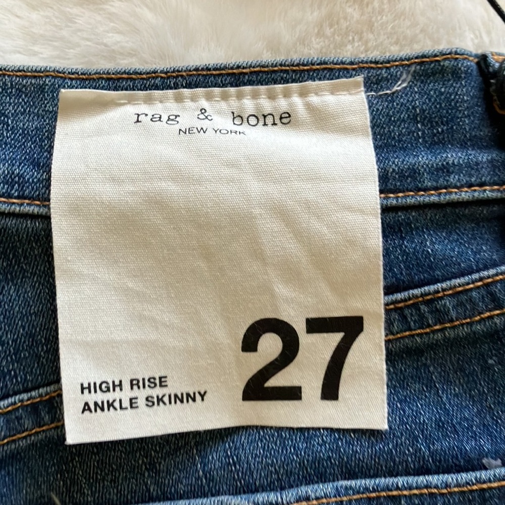 Dark wash jeans they are skinny they’re stretchy they’re soft so comfortable to - Picture 4 of 8
